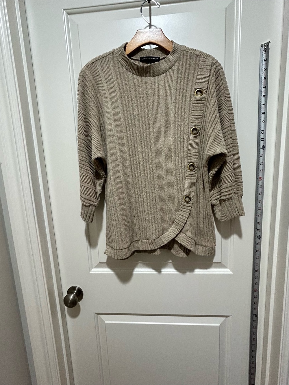 Adrienne Vittadini women’s size L Crewneck ribbed Sweater w/ Asymmetric Buttons